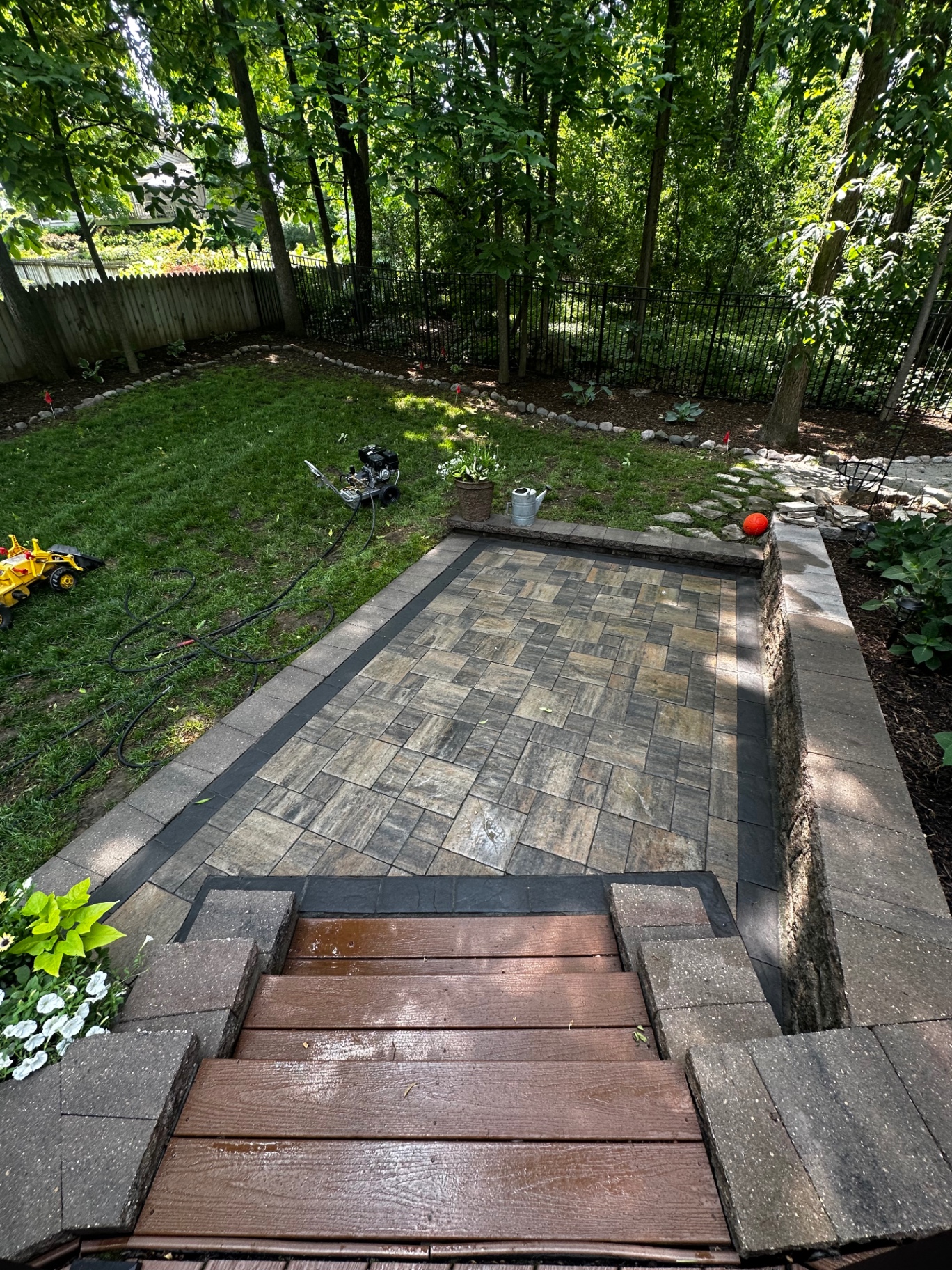 Patio and walkway after pressure washing